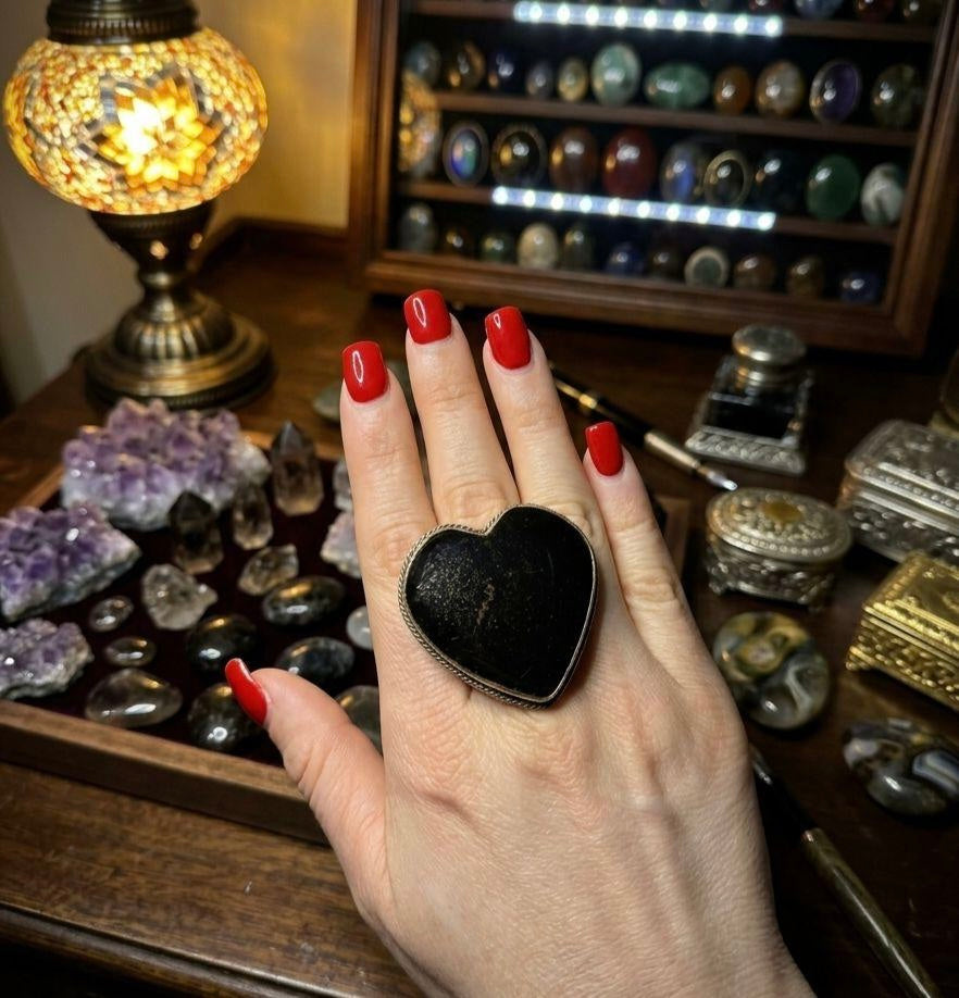 Diosa Negra — Black Onyx Heart Ring