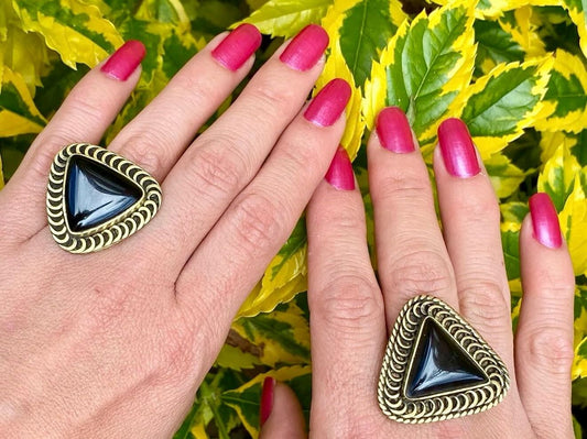 Triángulo de la Noche — Black Onyx Triangle Ring