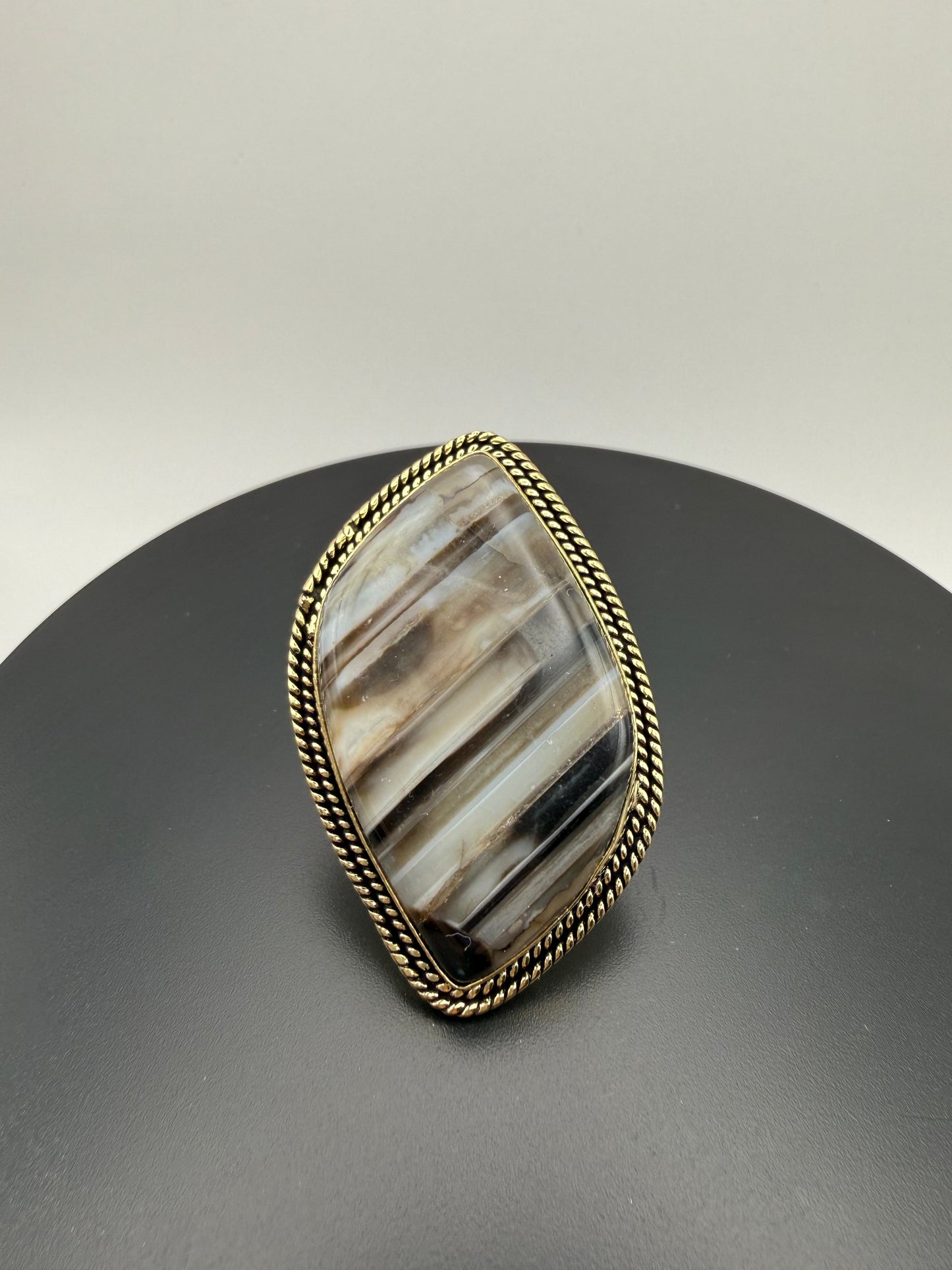 Pluma — Banded Agate Marquise Ring