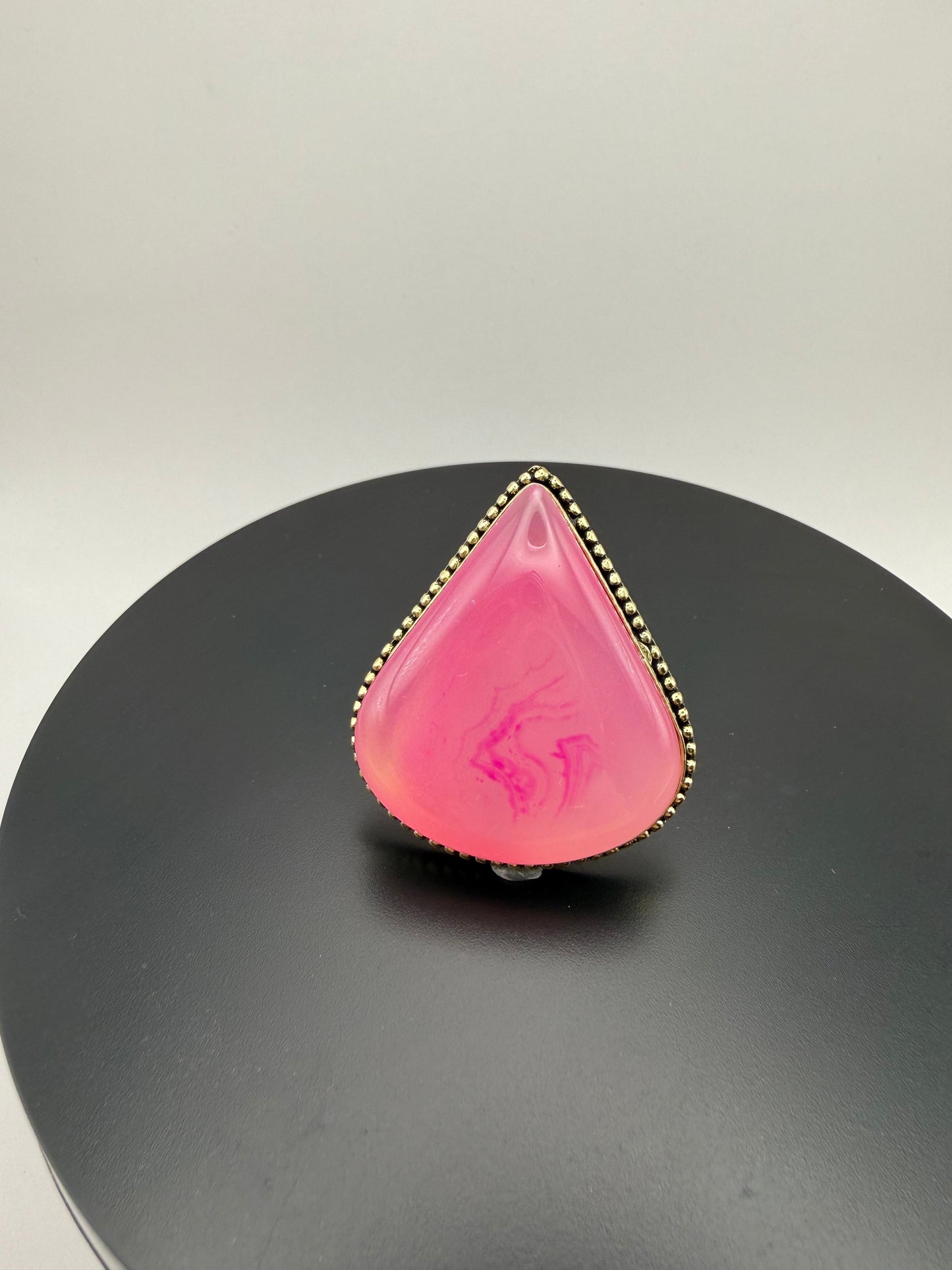 Pétalo — Pink Chalcedony Teardrop Ring