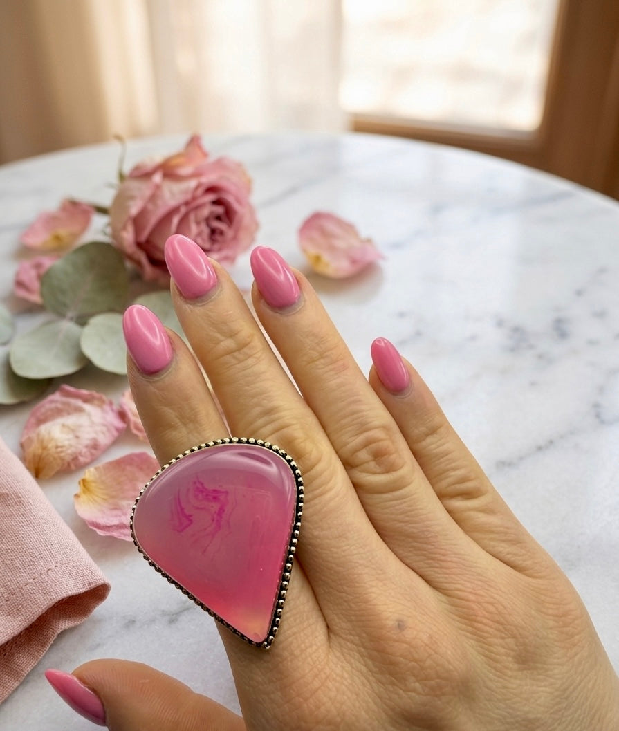 Pétalo — Pink Chalcedony Teardrop Ring